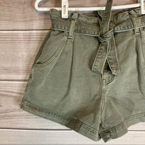 AMERICAN Eagle Olive Green Paper Bag Mom Shorts - Picture 4 of 9